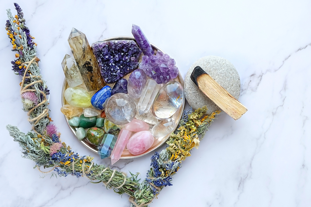 Adding crystals is one of the easiest, most creative ways to make your  candles stand out! Their healing powers and aesthetic beauty make crystals  a, By Makesy